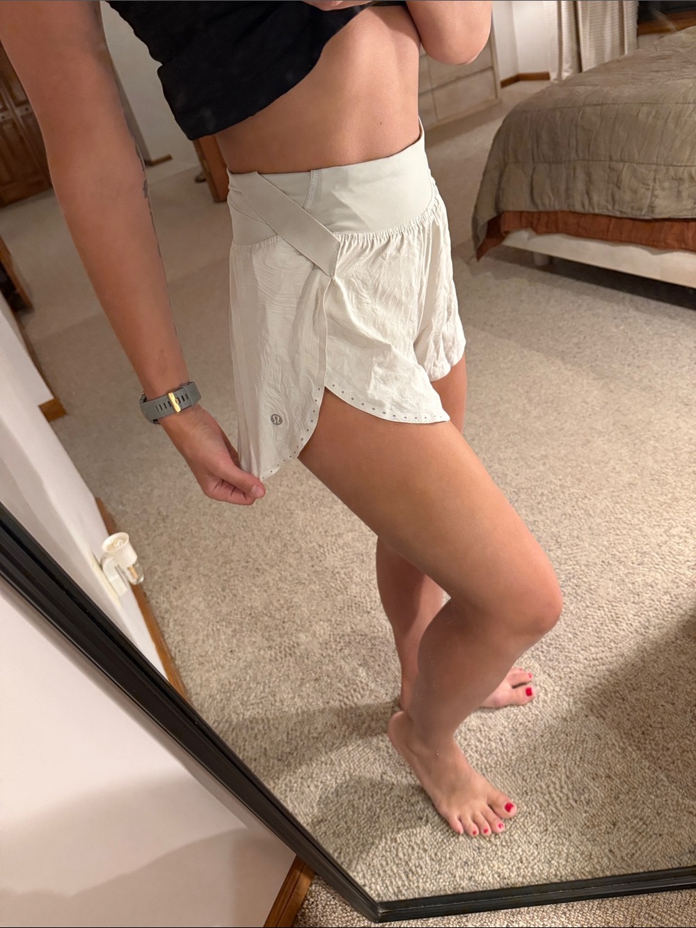 Lululemon chalk white split leg running short size 4